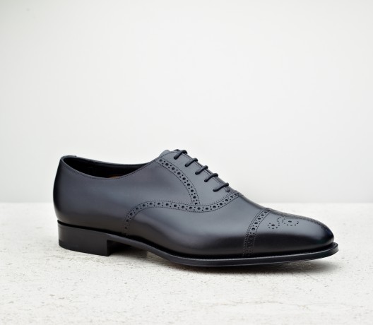 纯黑色雕花洛克鞋