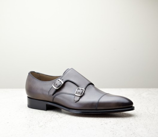 双扣带深色孟克鞋